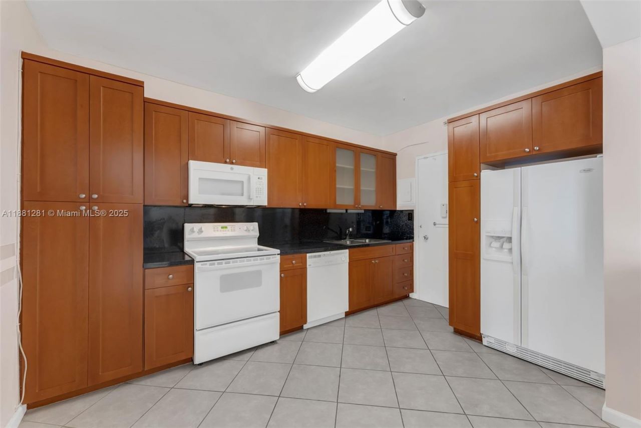 5055 Collins Ave, Unit 7N, Miami Beach, FL 33140 Photo