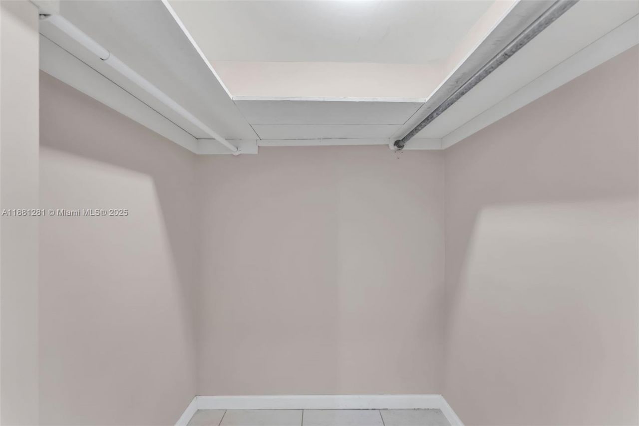 5055 Collins Ave, Unit 7N, Miami Beach, FL 33140 Photo