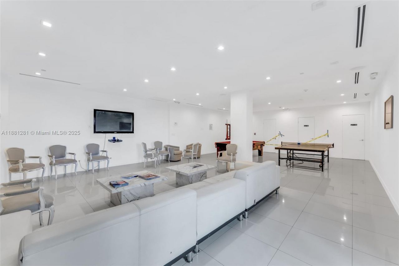 5055 Collins Ave, Unit 7N, Miami Beach, FL 33140 Photo