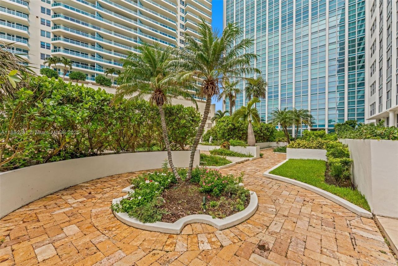 5055 Collins Ave, Unit 7N, Miami Beach, FL 33140 Photo