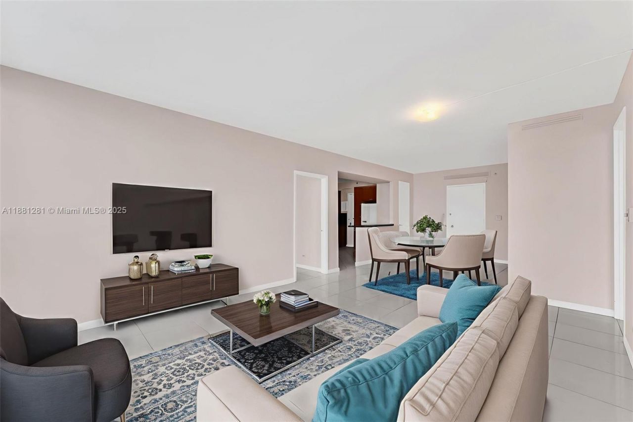 5055 Collins Ave, Unit 7N, Miami Beach, FL 33140 Photo