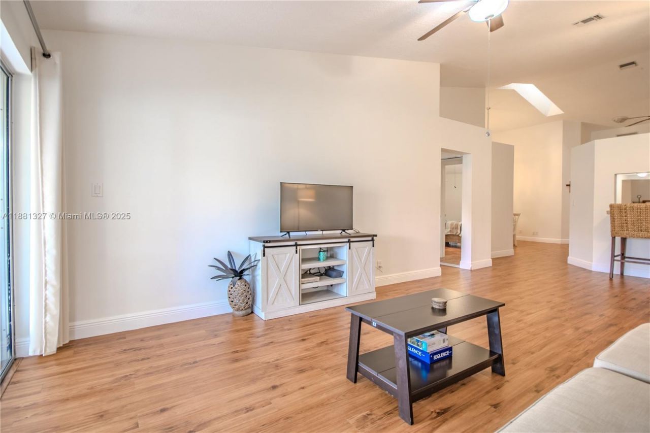 7652 S Pinewalk Dr S, Unit 139, Margate, FL 33063 Photo