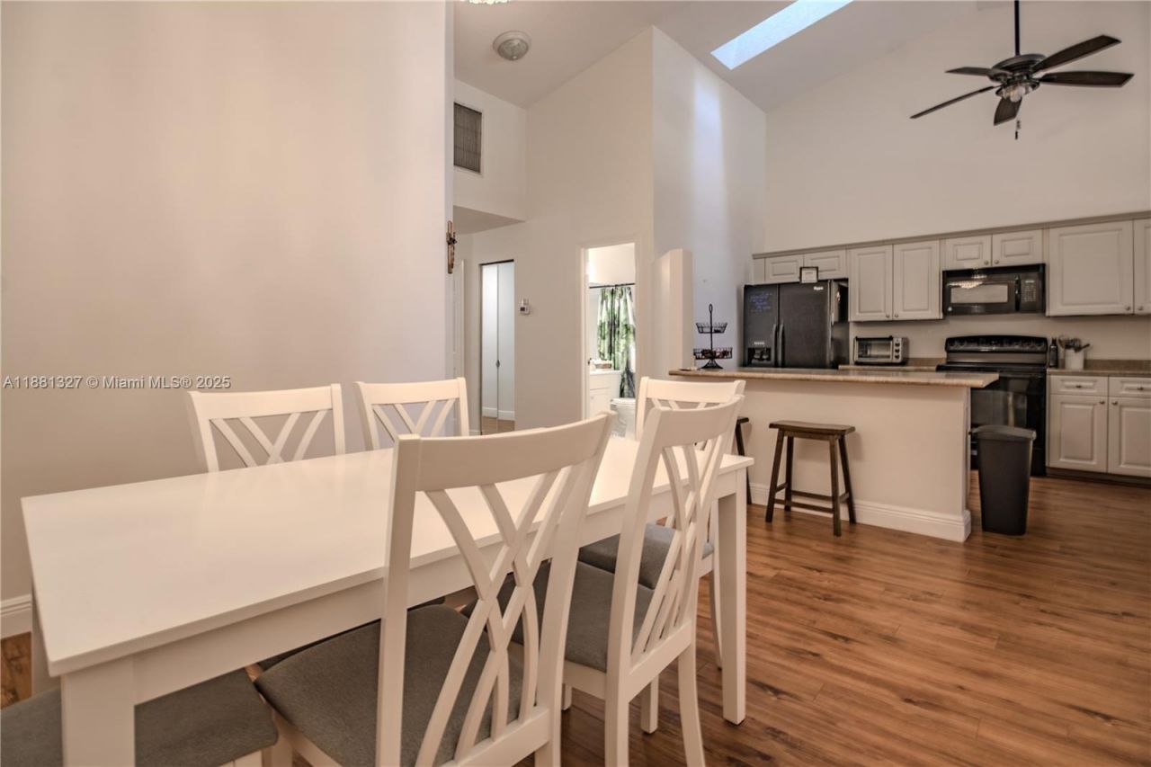 7652 S Pinewalk Dr S, Unit 139, Margate, FL 33063 Photo