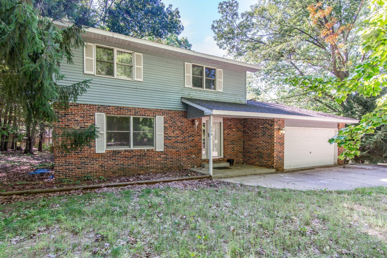 110 Carpenter Boulevard, Roscommon, MI 48653 Main Photo