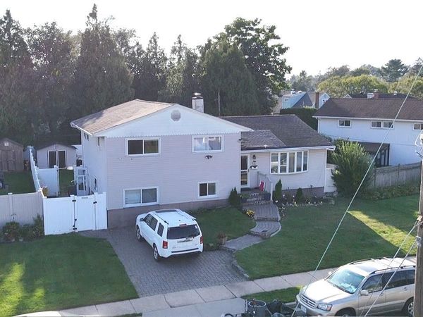 58 Narcissus Avenue, Hicksville, NY 11801