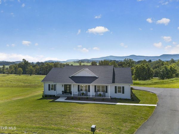 182 St Johns Way, Chilhowie, VA 24319