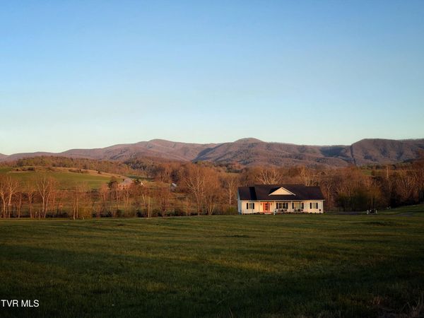 182 St Johns Way, Chilhowie, VA 24319