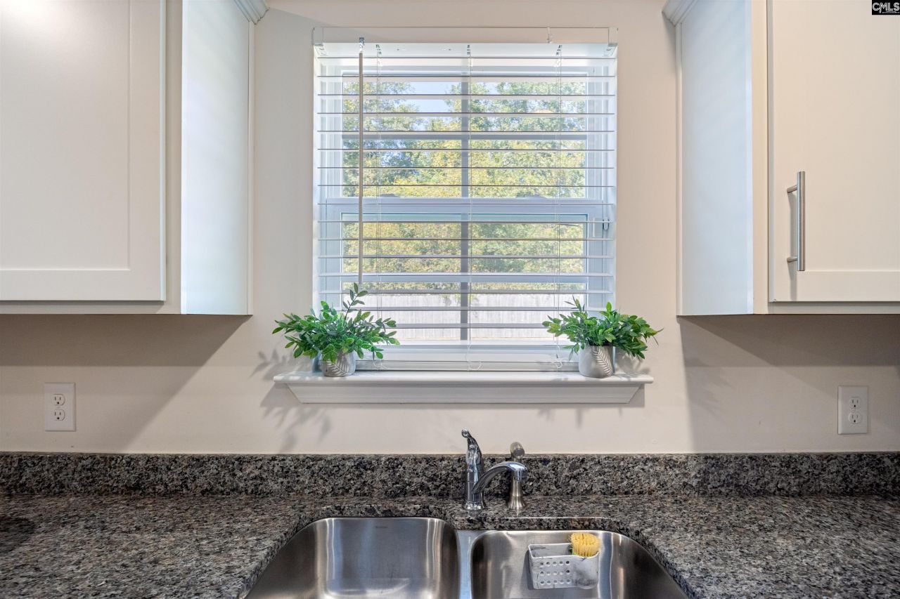 140 Carrington Drive Photo 16