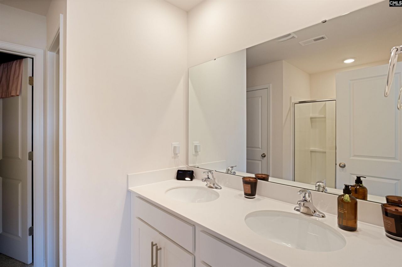 140 Carrington Drive Photo 22