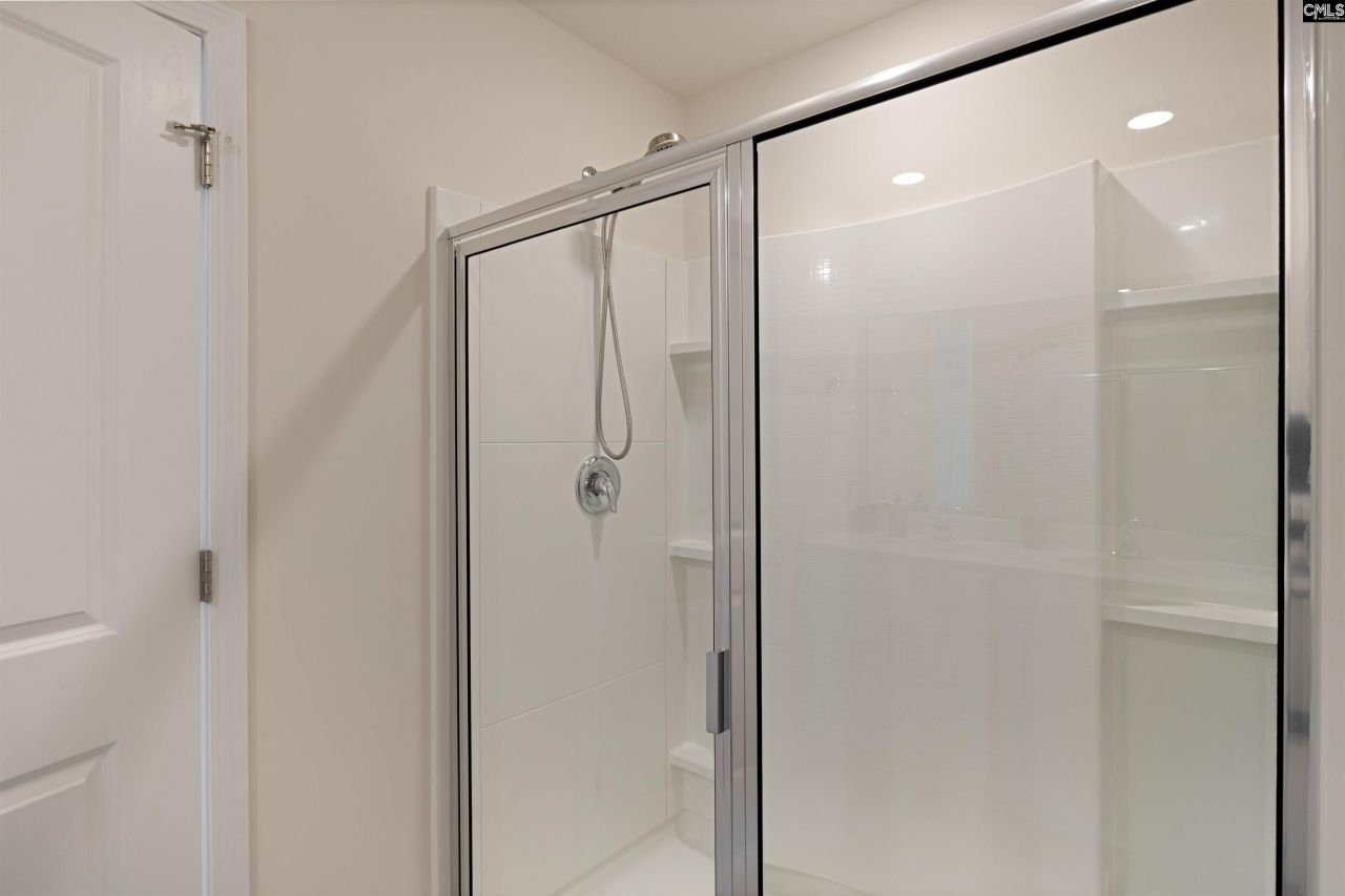 140 Carrington Drive Photo 26