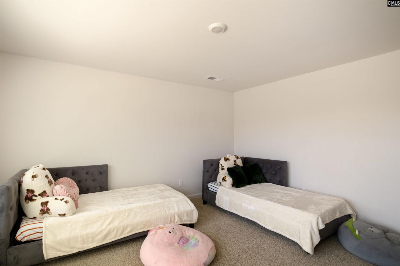 140 Carrington Drive Photo 27