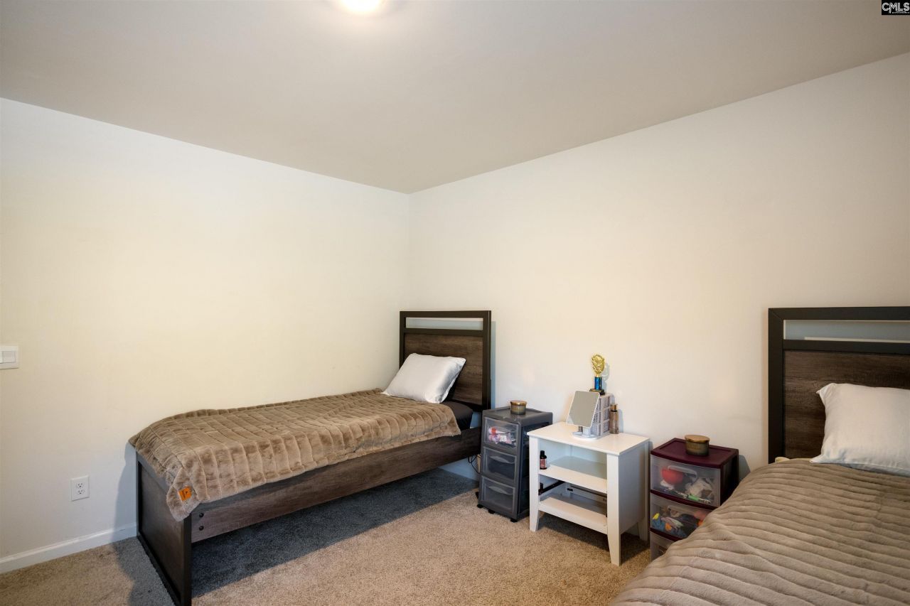 140 Carrington Drive Photo 31