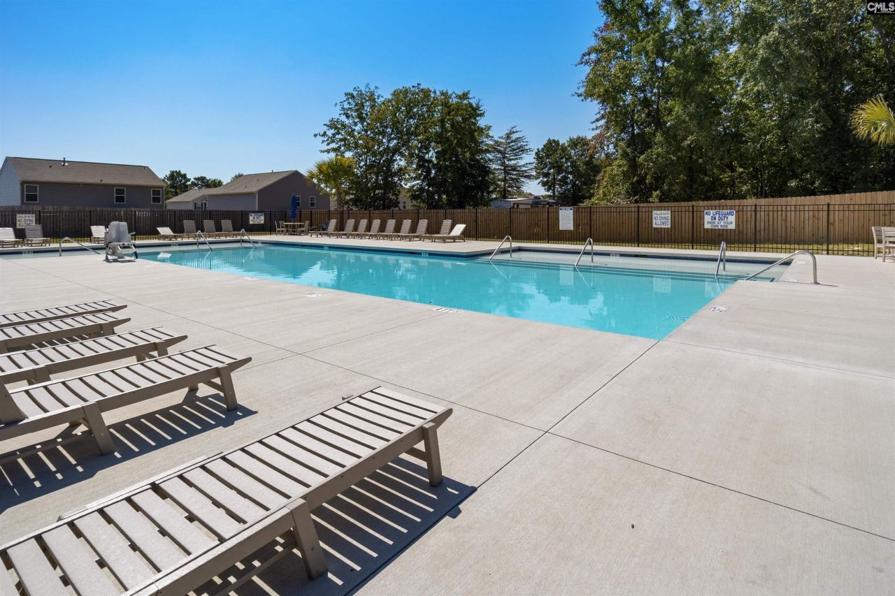 140 Carrington Drive Photo 32