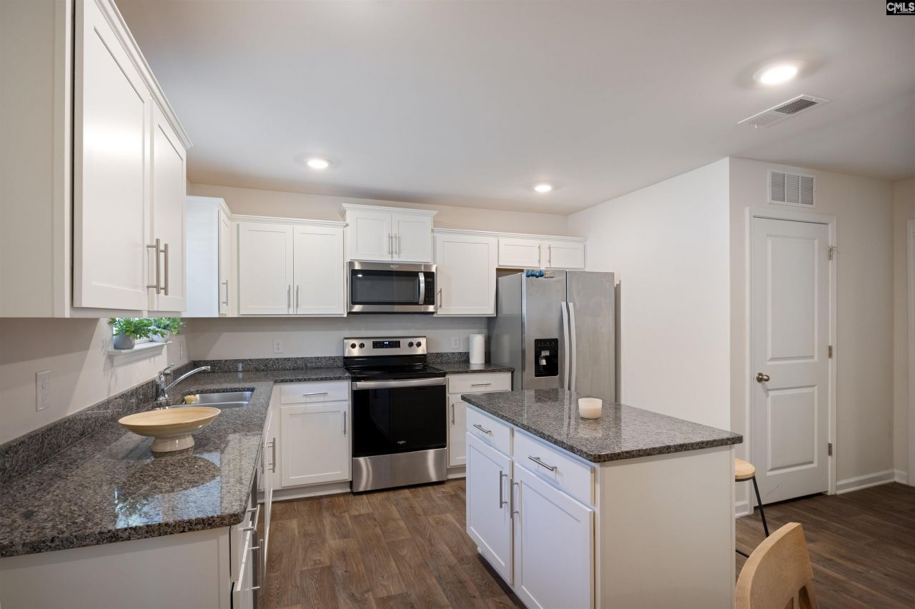 140 Carrington Drive Photo 6