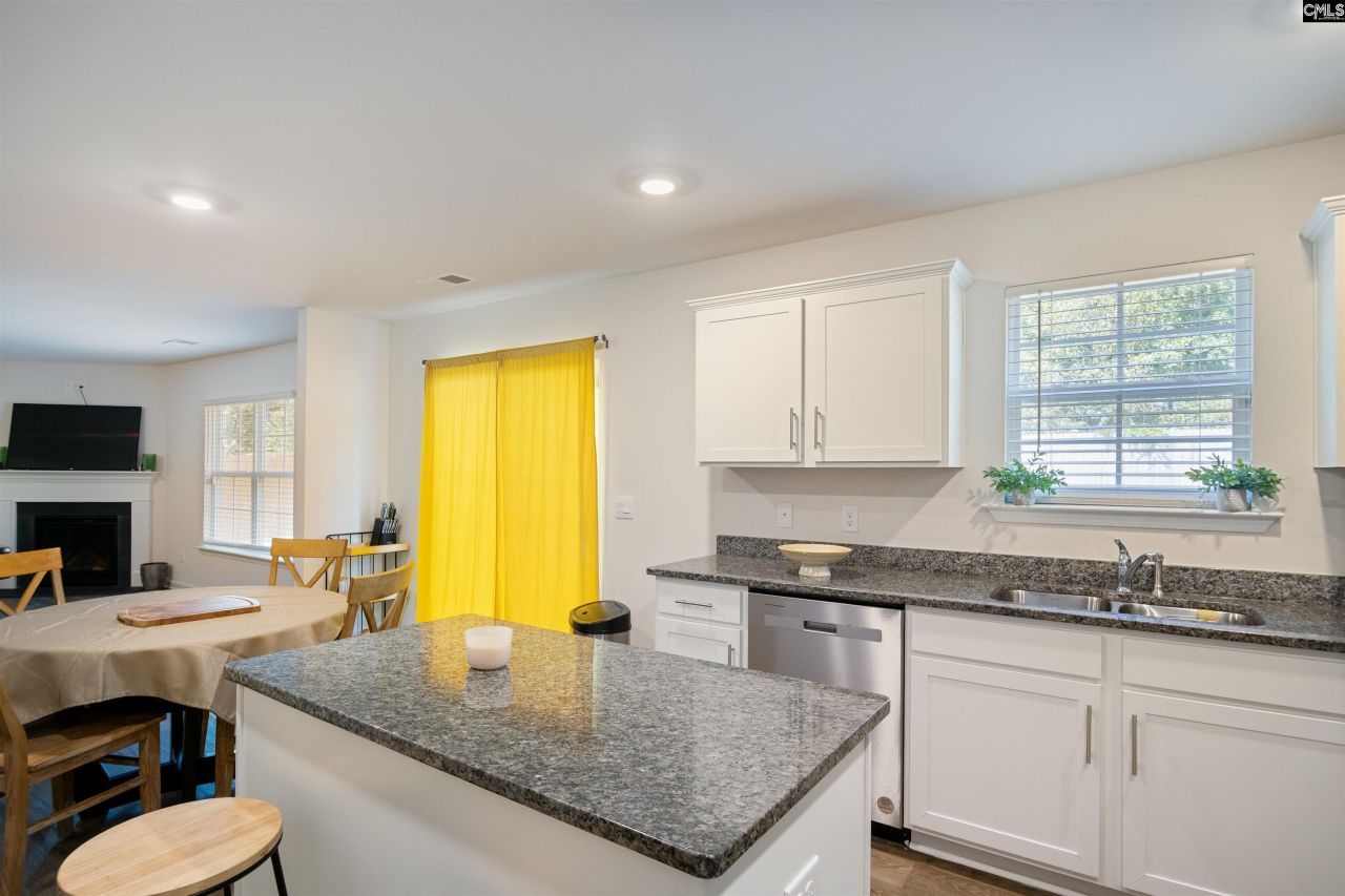 140 Carrington Drive Photo 8