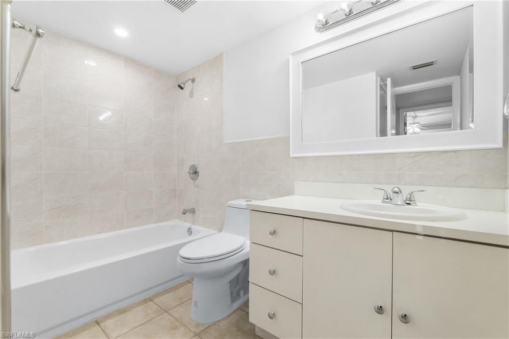 2366 E Mall Dr, Unit 119, Fort Myers, FL 33901 Photo