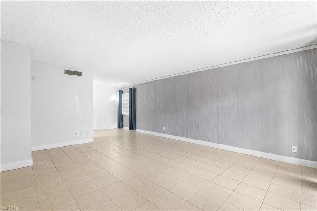 2366 E Mall Dr, Unit 119, Fort Myers, FL 33901 Photo