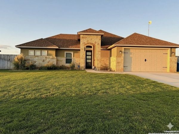 1704 Vista View Dr, Pleasanton, TX 78064