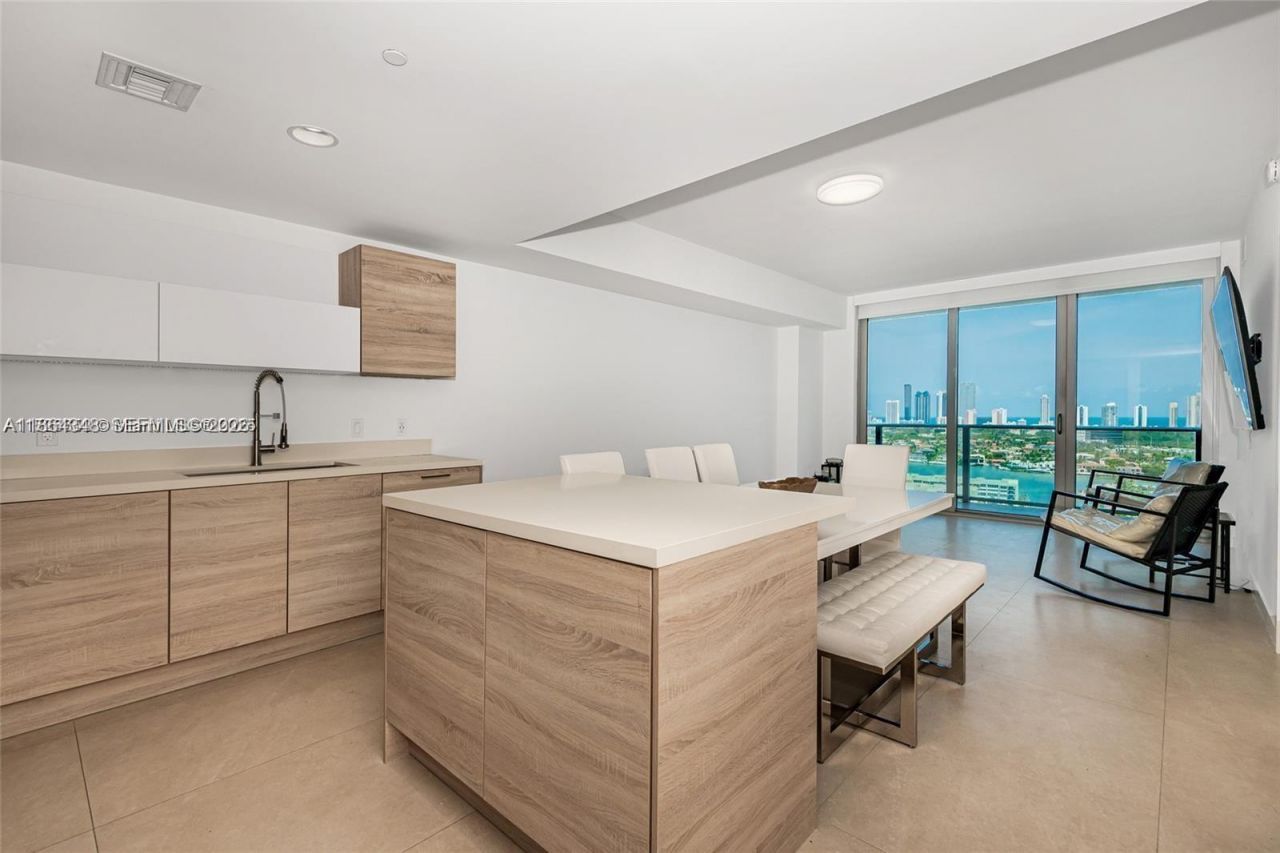 16385 Biscayne Blvd, Unit 2118, North Miami Beach, FL 33160 Photo