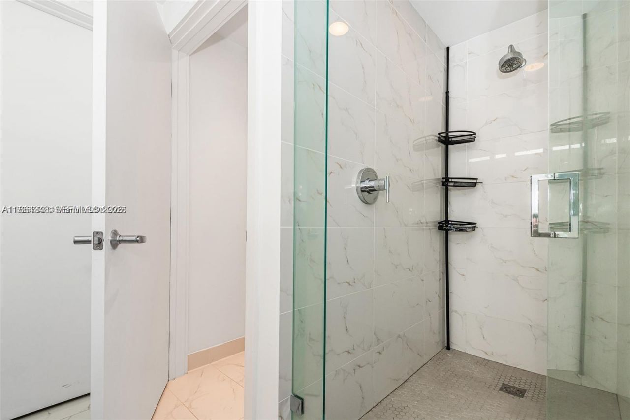 16385 Biscayne Blvd, Unit 2118, North Miami Beach, FL 33160 Photo