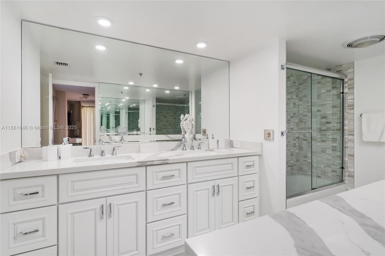 100 Beach Rd, Unit 204, Tequesta, FL 33469 Photo