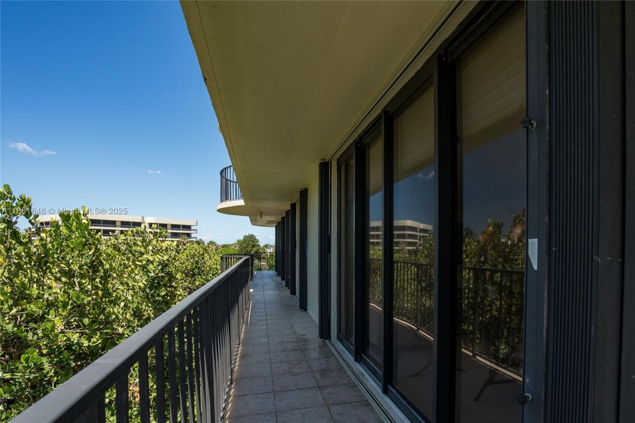 100 Beach Rd, Unit 204, Tequesta, FL 33469 Photo