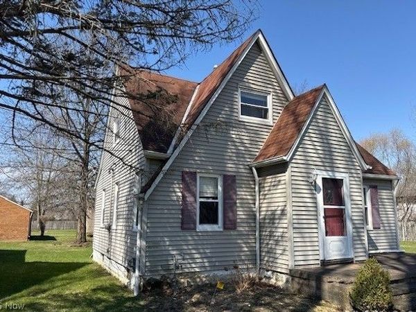 6926 Mackenzie Road, Olmsted Falls, OH 44138