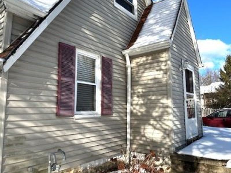 6926 Mackenzie Road, Olmsted Falls, OH 44138 Photo 2