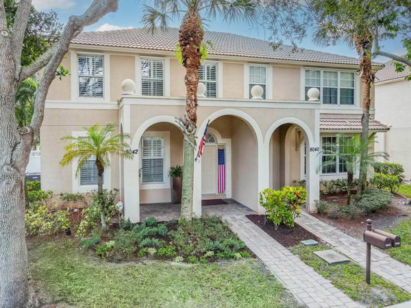 8042 Murano Circle, Palm Beach Gardens, FL 33418