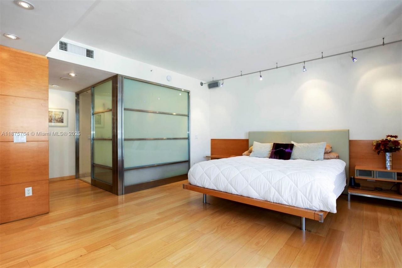 4779 Collins Ave, Unit 401, Miami Beach, FL 33140 Photo