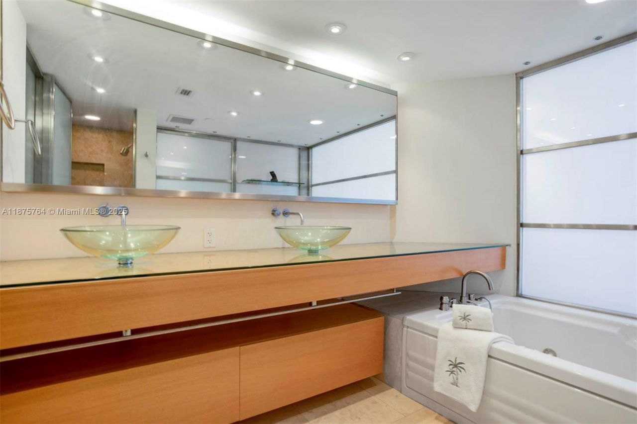 4779 Collins Ave, Unit 401, Miami Beach, FL 33140 Photo