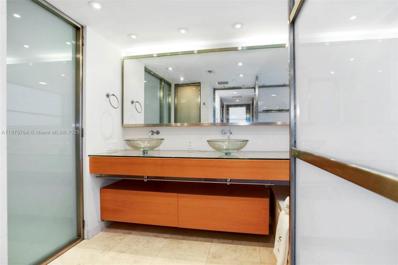 4779 Collins Ave, Unit 401, Miami Beach, FL 33140 Photo