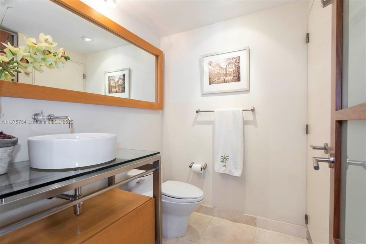 4779 Collins Ave, Unit 401, Miami Beach, FL 33140 Photo