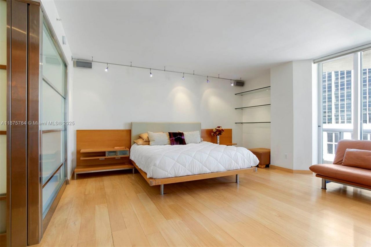 4779 Collins Ave, Unit 401, Miami Beach, FL 33140 Photo