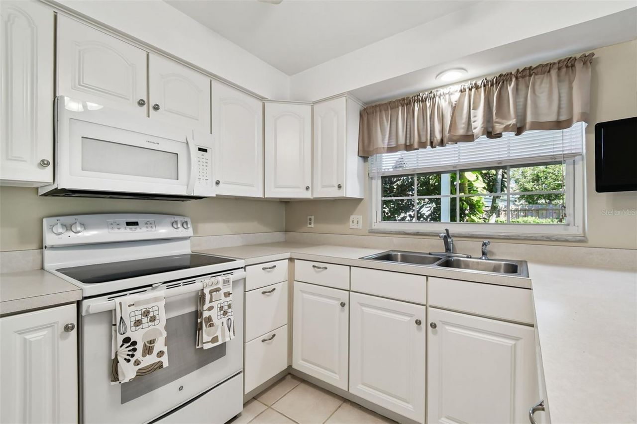 1045 44th Avenue Ne, Saint Petersburg, FL 33703 Photo