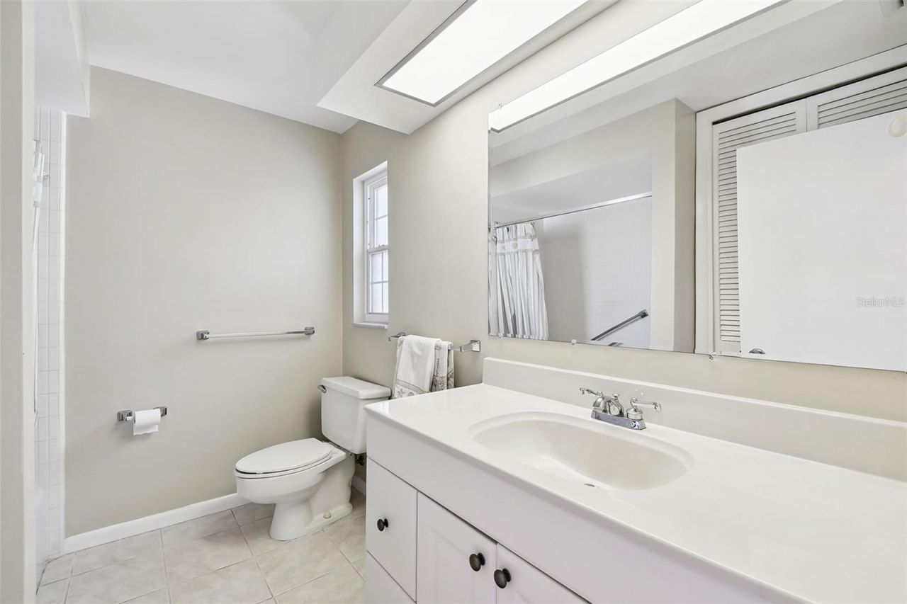 1045 44th Avenue Ne, Saint Petersburg, FL 33703 Photo