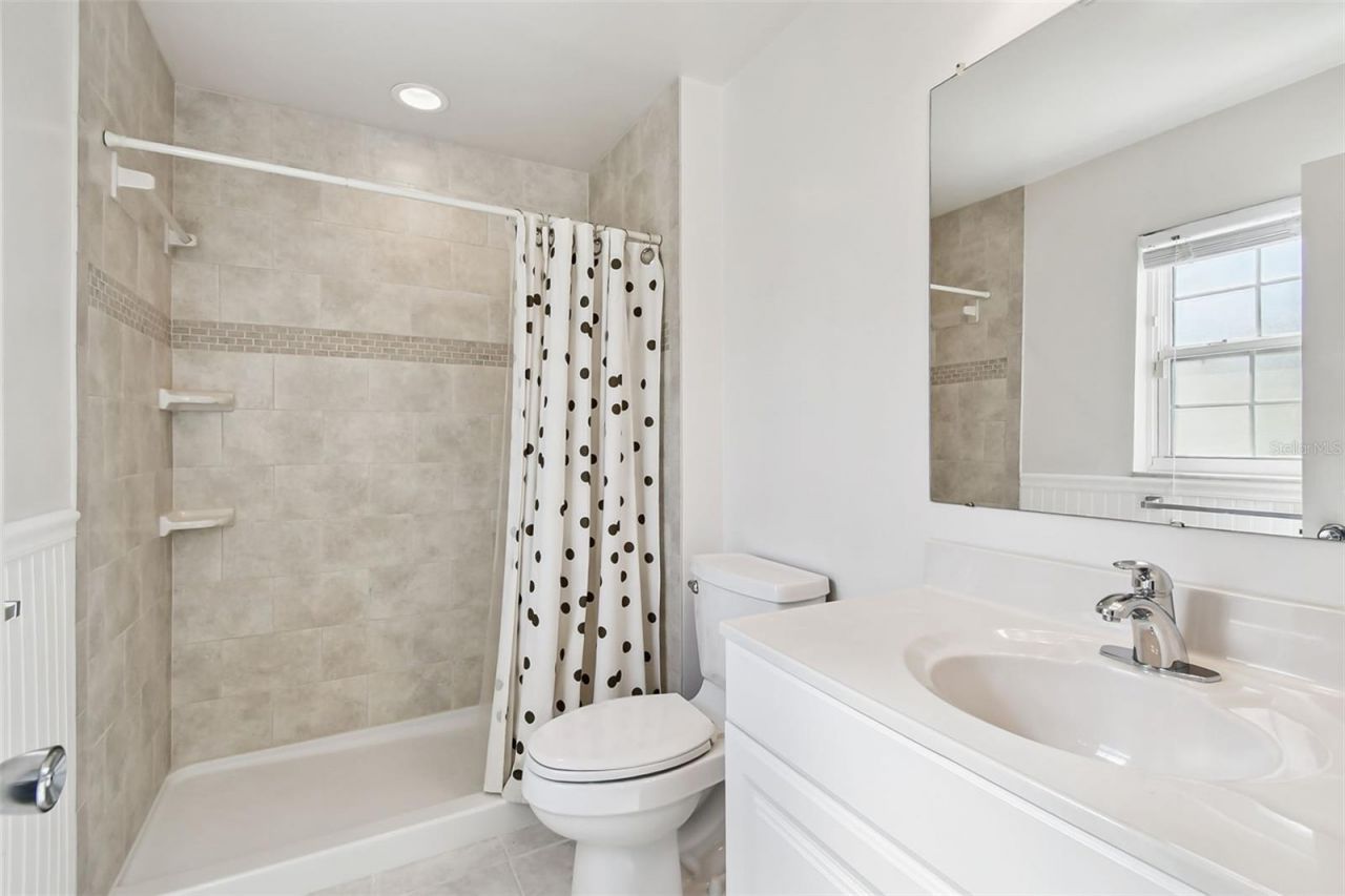 1045 44th Avenue Ne, Saint Petersburg, FL 33703 Photo