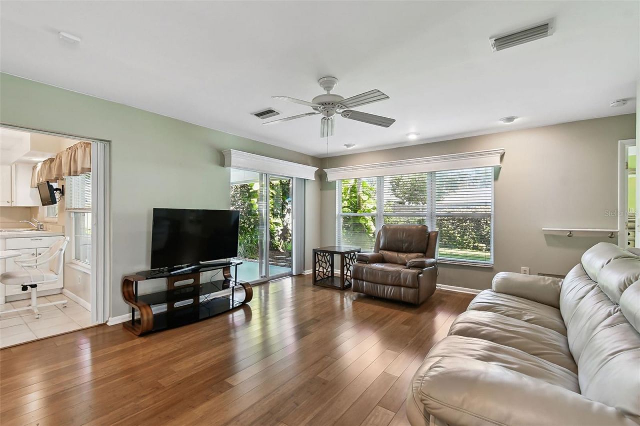 1045 44th Avenue Ne, Saint Petersburg, FL 33703 Photo