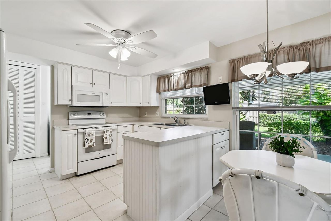 1045 44th Avenue Ne, Saint Petersburg, FL 33703 Photo