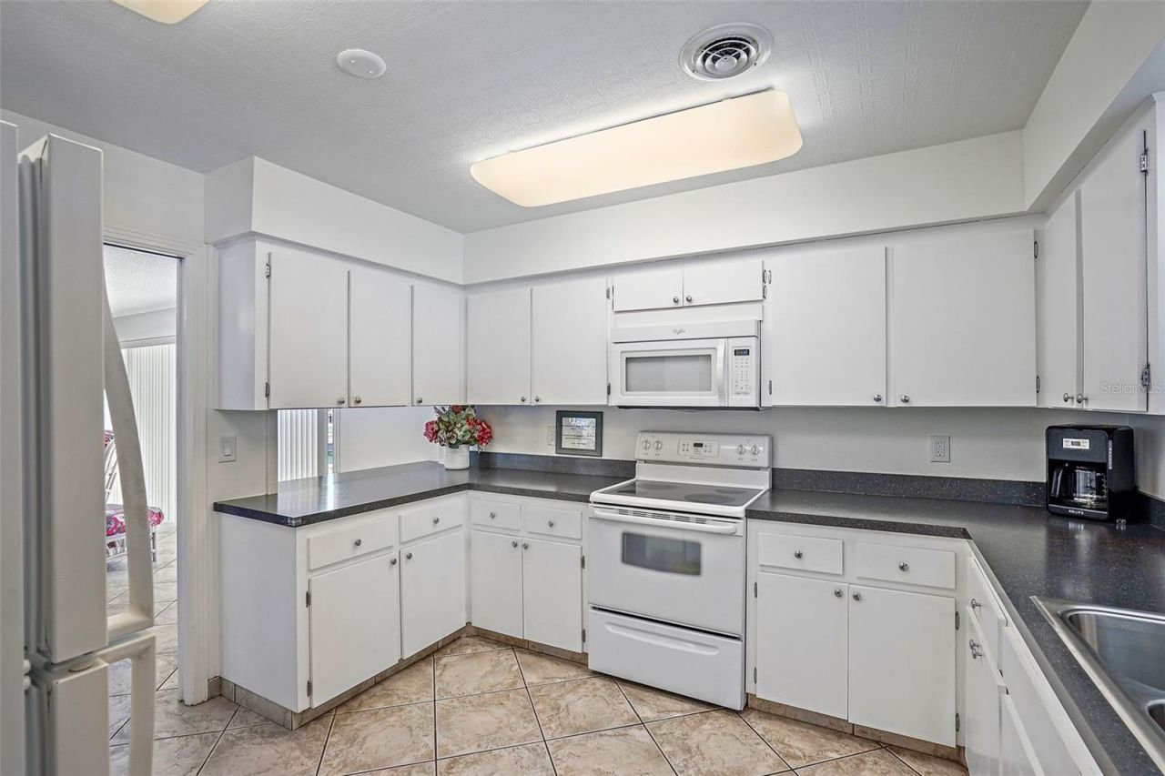 131 Bluff View Drive, Unit 109, Belleair Bluffs, FL 33770 Photo