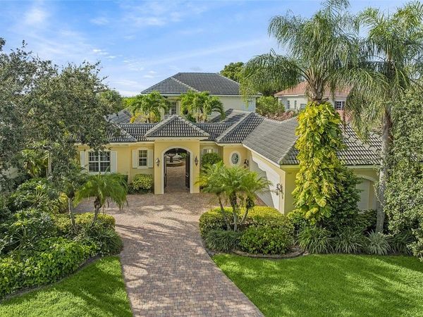 360 Lakeview Way, Vero Beach, FL 32963