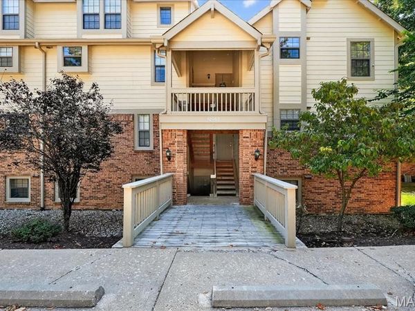 12952 Bryce Canyon Drive, Unit B, Maryland Heights, MO 63043