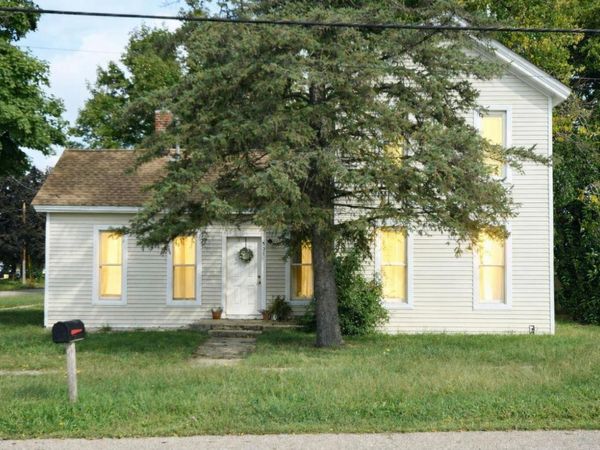 501 Paw Paw, Paw Paw, MI 49079