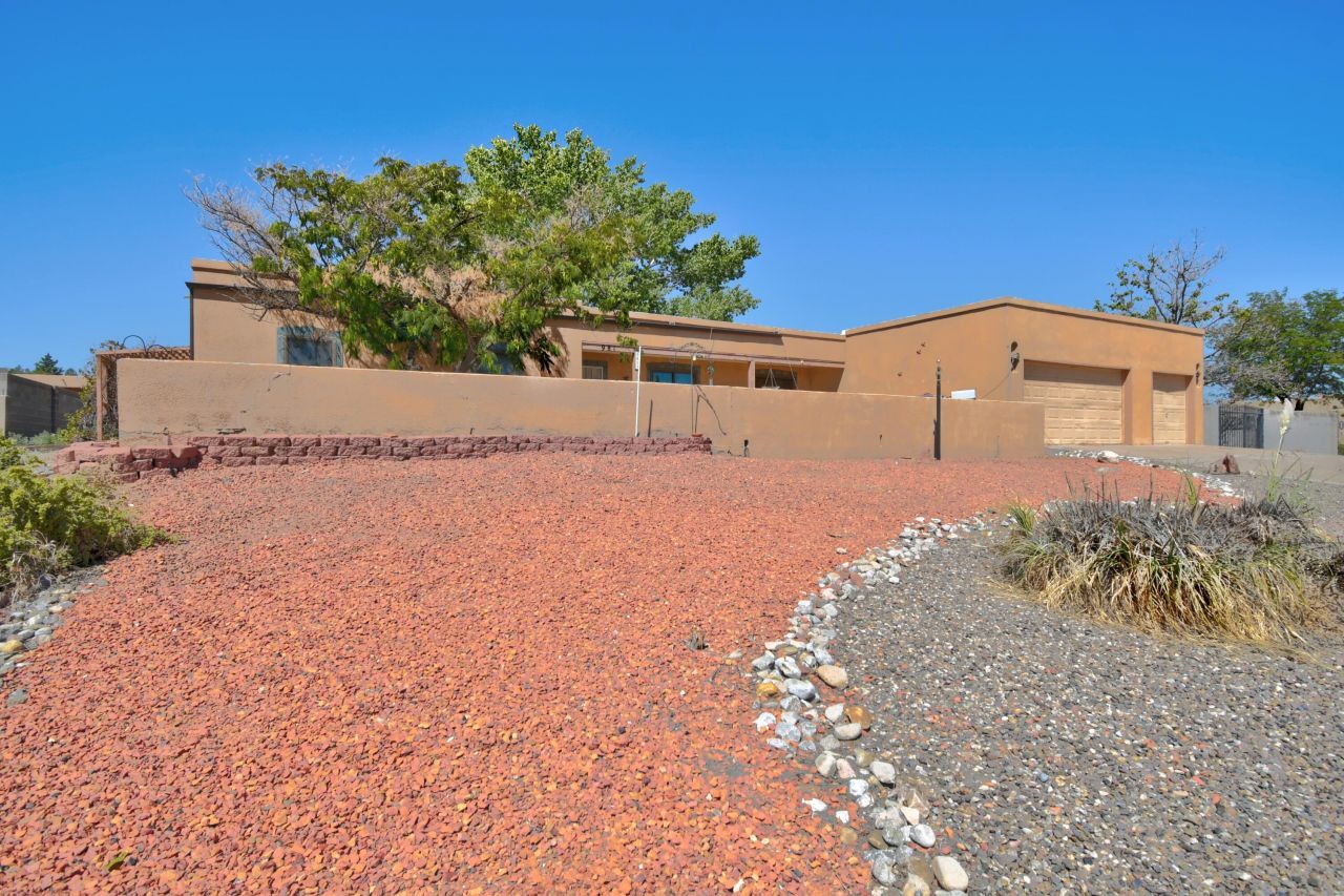 981 Canal Boulevard Sw, Los Lunas, NM 87031 Main Photo