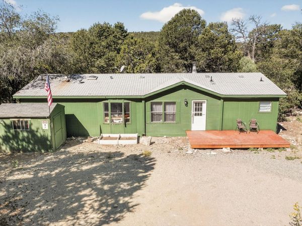 8 RAMPART Road, Tijeras, NM 87059