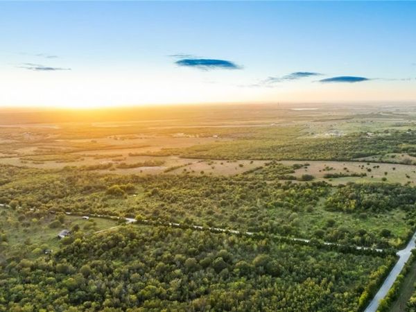 3575 Westwood Road , Lockhart, TX 78644