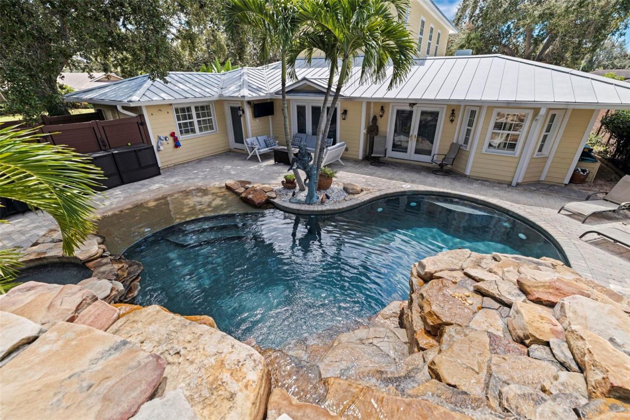 8846 Merrimoor Boulevard E, Seminole, FL 33777 Photo