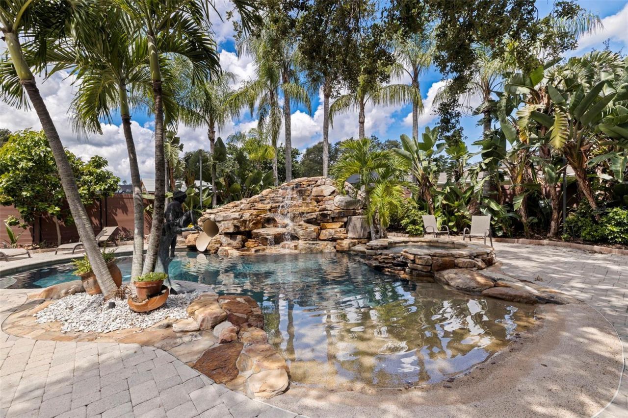 8846 Merrimoor Boulevard E, Seminole, FL 33777 Photo