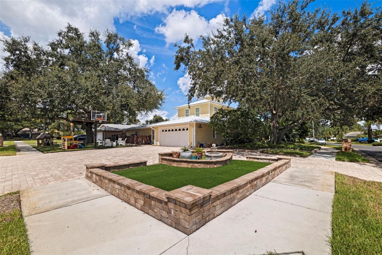 8846 Merrimoor Boulevard E, Seminole, FL 33777 Photo