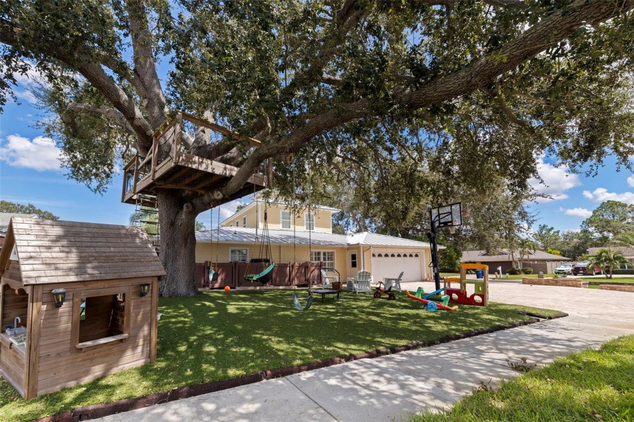 8846 Merrimoor Boulevard E, Seminole, FL 33777 Photo